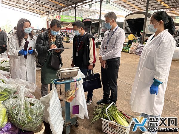 兴义市市场监督管理局保障蔬菜安全 筑牢疫情防线(图1)