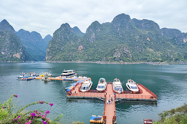 万峰湖:湖光潋滟 喜迎八方游客(图2) 万峰湖:湖光潋滟 喜迎八方游客(图2)