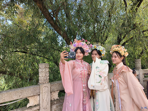 阳光谷旅游度假区：国庆假期旅游持续升温 预计接待游客18万人次(图2)
