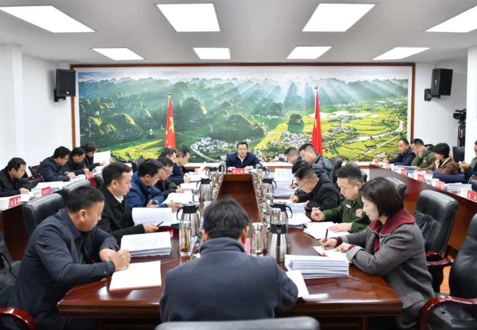 兴义市委常委会召开会议 学习贯彻习近平总书记近期重要讲话重要文章精神(图2)