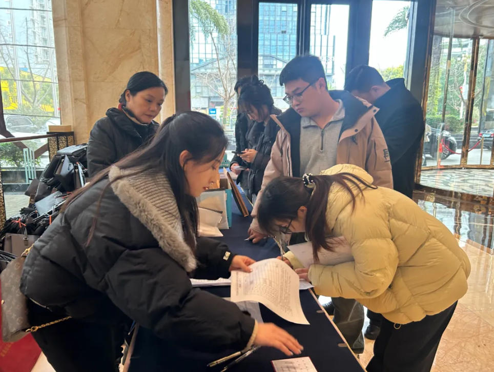 为民代言践初心 兴义市人大代表陆续报到(图3)