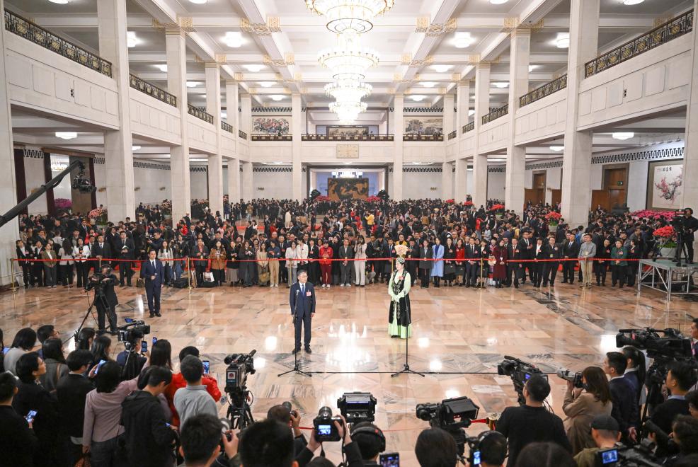逐梦春天里 同心向未来——十四届全国人大三次会议闭幕侧记(图5)