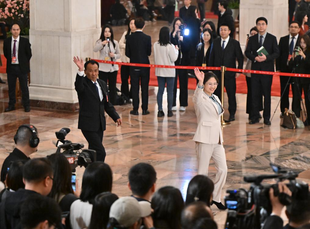逐梦春天里 同心向未来——十四届全国人大三次会议闭幕侧记(图4)