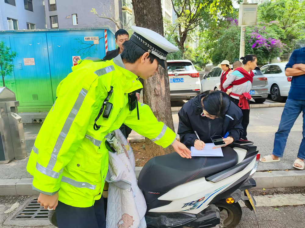 兴义市交警大队持续开展道路交通安全督查行动(图2)