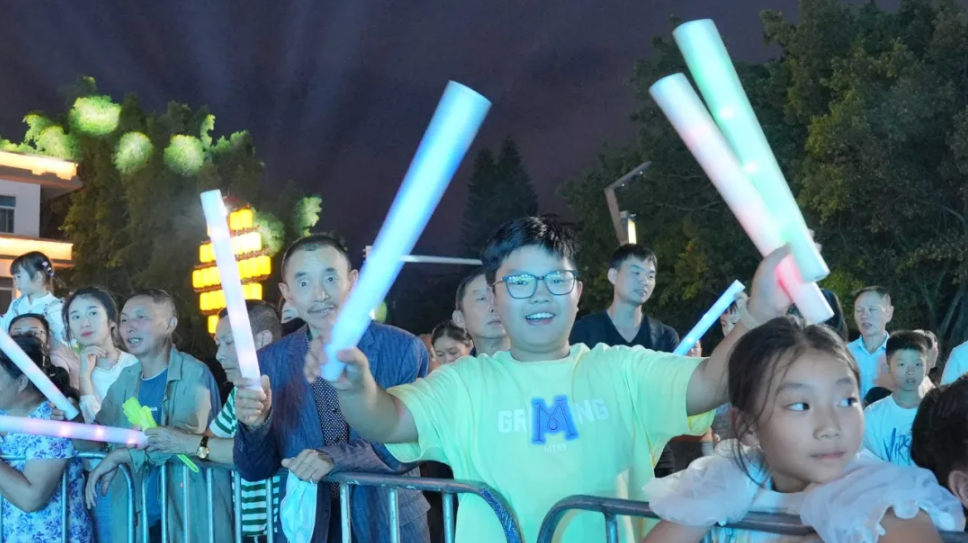 周赛再掀热潮——“贵州醇·兴义窖”杯2025“加油之声”周赛第二场火热开唱(图3)