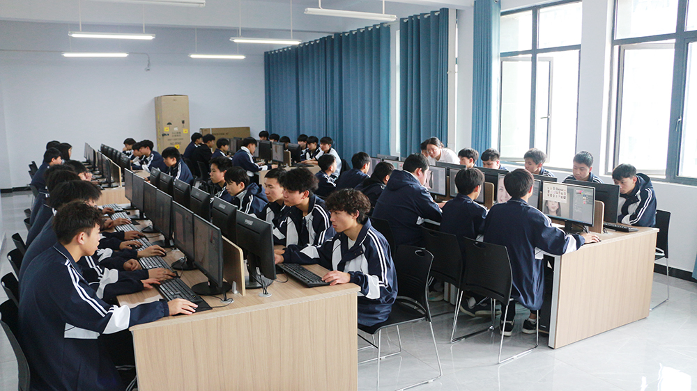 黔西南州华承技工学校：探索多元路径 推动职业教育发展(图2)