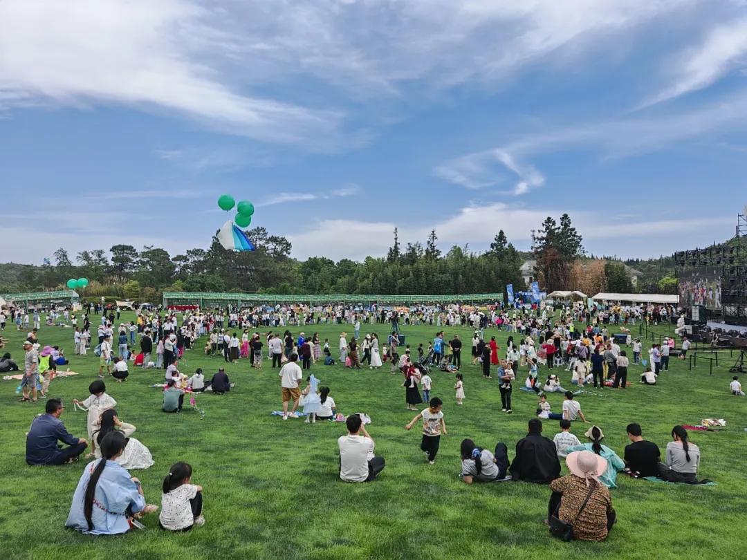 贵州兴义云屯生态体育公园：打造“草坪+音乐+星空”多元场景 解锁“五一”文旅新玩法(图1)