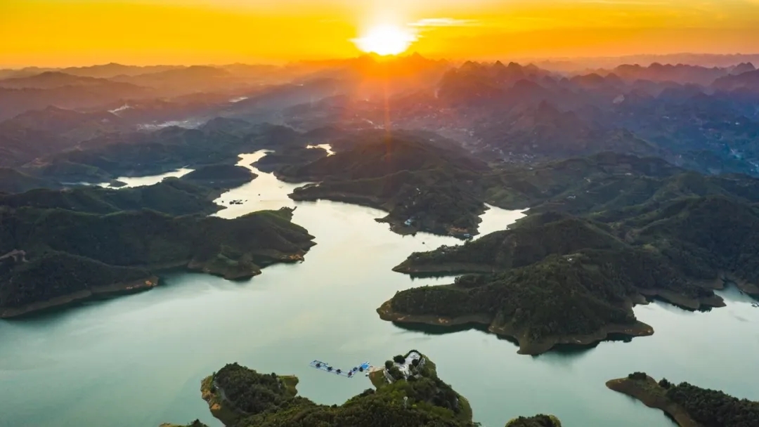 五一乐游万峰湖 “水陆狂欢”燃爆假日(图9)