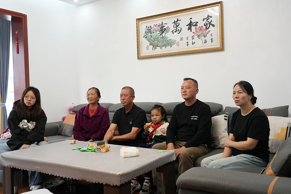 军魂铸家风 平凡写大爱——记第二届全国文明家庭杨伦建家庭(图4)