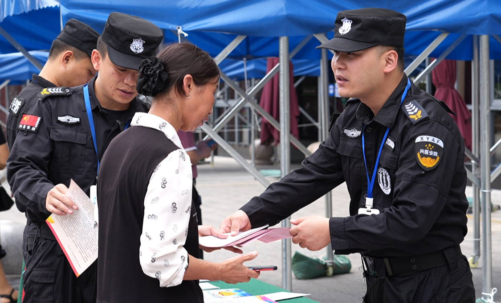 市医院开展“安全宣传咨询日”活动(图2)