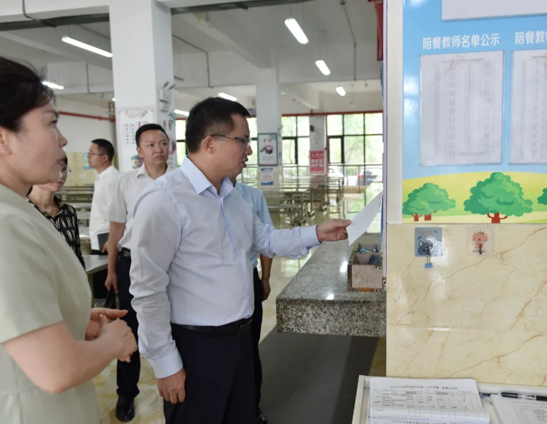 顾先林到部分乡镇（街道）宣讲习近平总书记在贵州考察时的重要讲话精神并调研(图4)