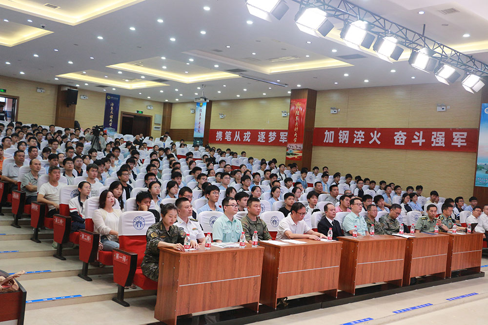 兴义：9所军校联袂宣讲 一站式服务圆学子军校梦(图2)