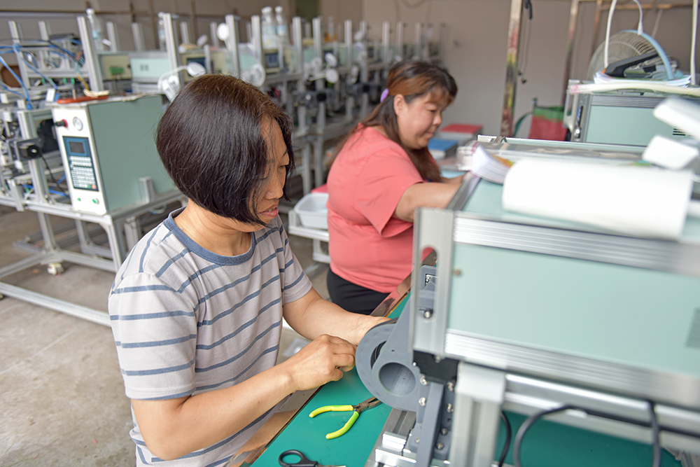 兴义市洒金街道栗坪社区：强化党建引领 推动基层治理走深走实(图4)