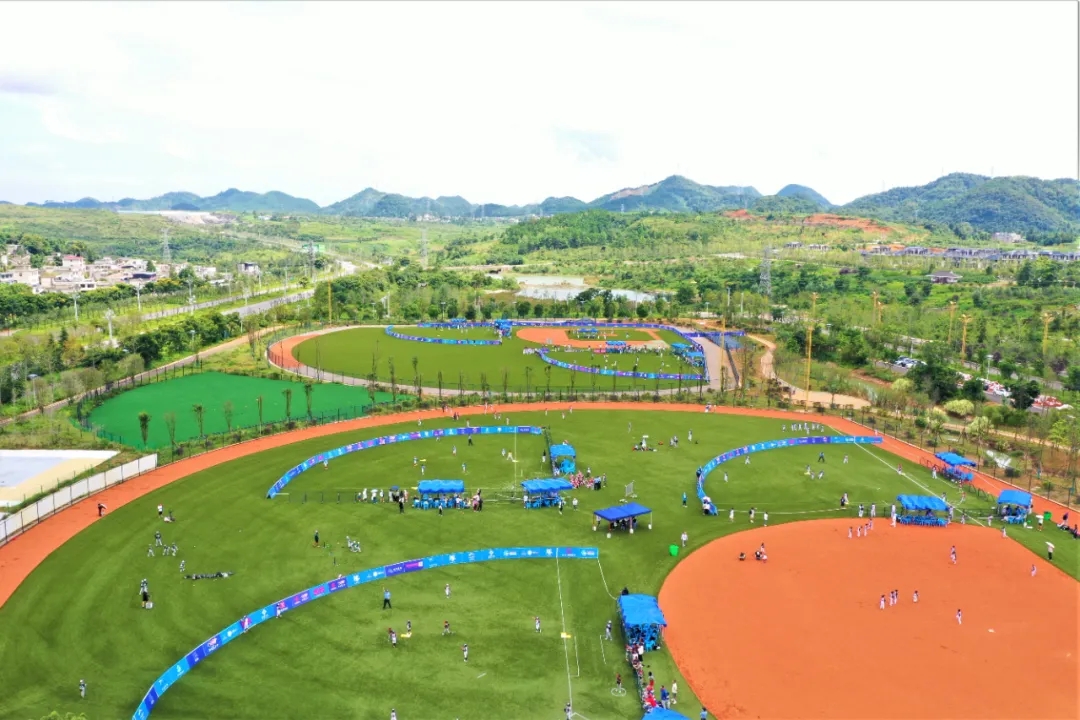 2025年“奔跑吧·少年”全国软式棒垒球锦标赛暨夏令营活动（第一阶段）在兴义开赛(图1)