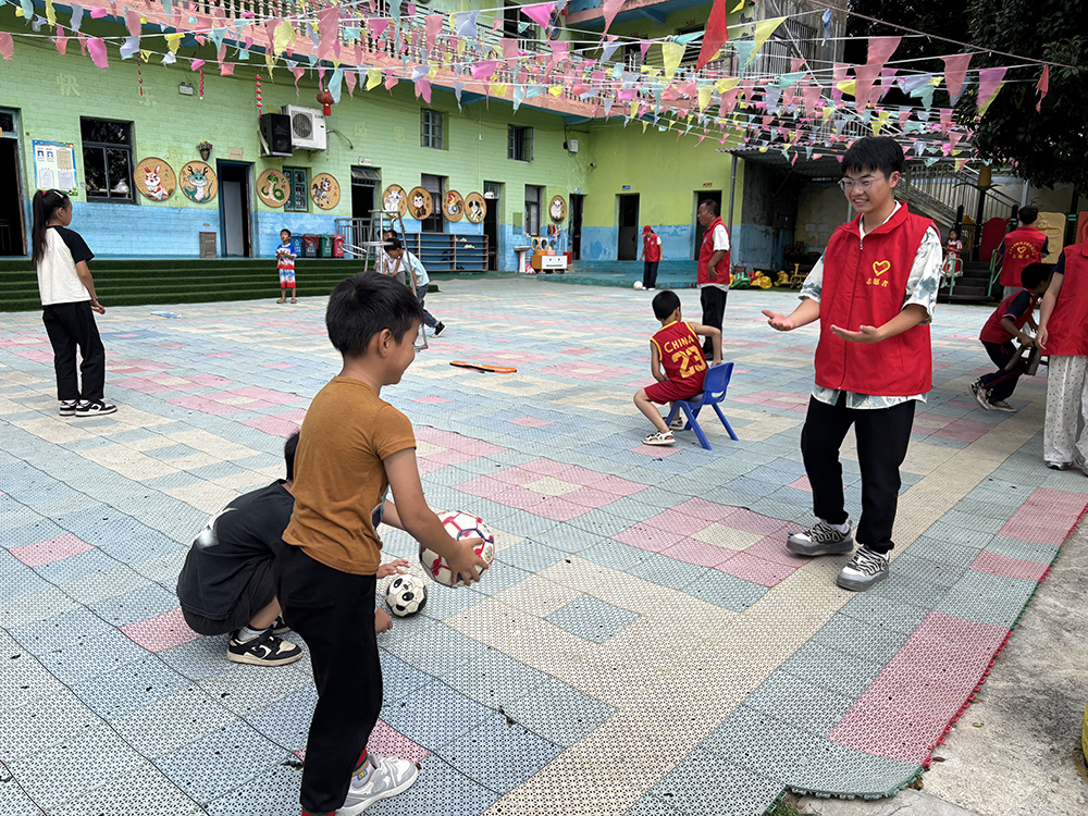 新场村：公益托管解难题 多彩课堂润童心(图3)