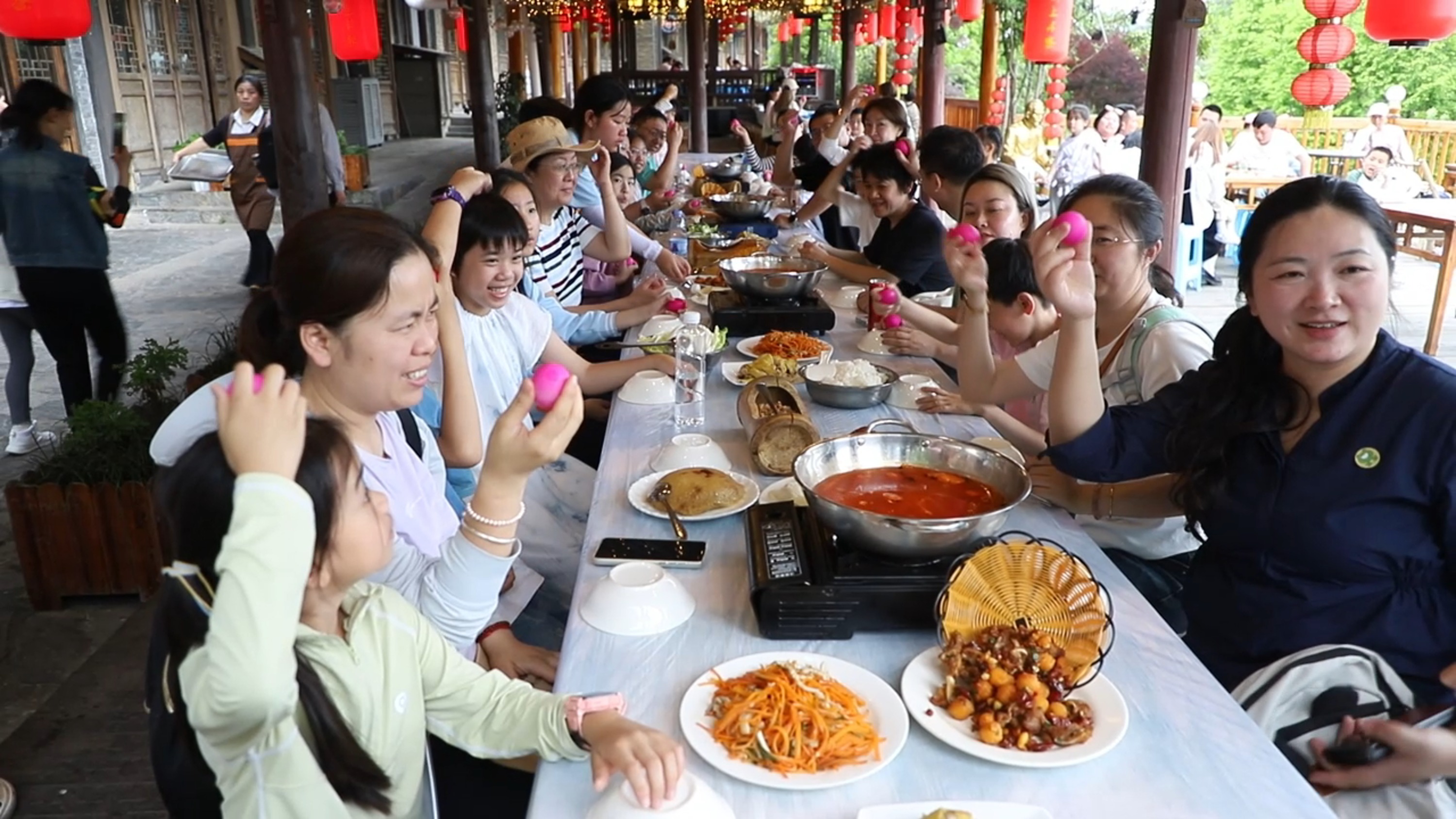 好吃非遗 | 非遗与烟火共舞:煌上煌手撕酱鸭+黄陵面花+陕北糕饸的舌尖盛宴(图1) 好吃非遗 | 非遗与烟火共舞:煌上煌手撕酱鸭+黄陵面花+陕北糕饸的舌尖盛宴(图1)