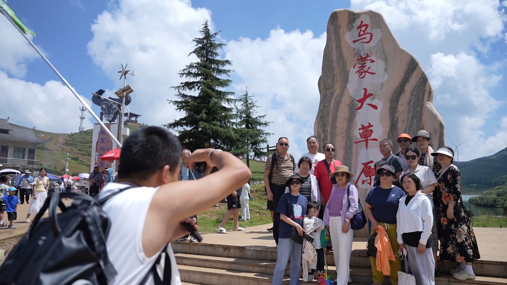 62.3万人次！今年暑期盘州乌蒙大草原游客爆棚(图8)