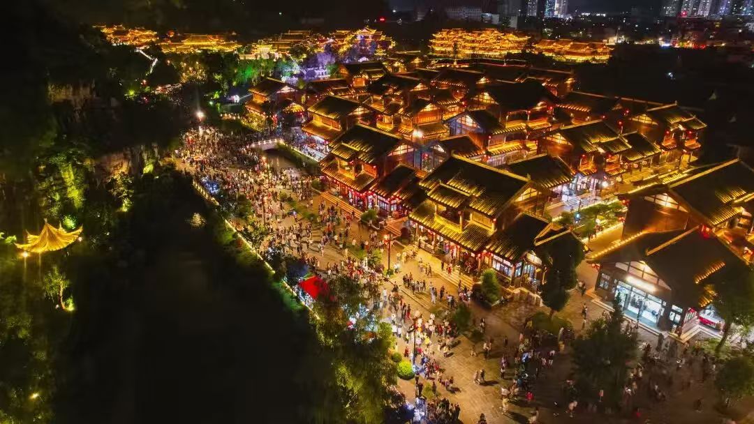 农民演 农民乐！织金"四季村晚村歌"激活乡村振兴新引擎(图3)