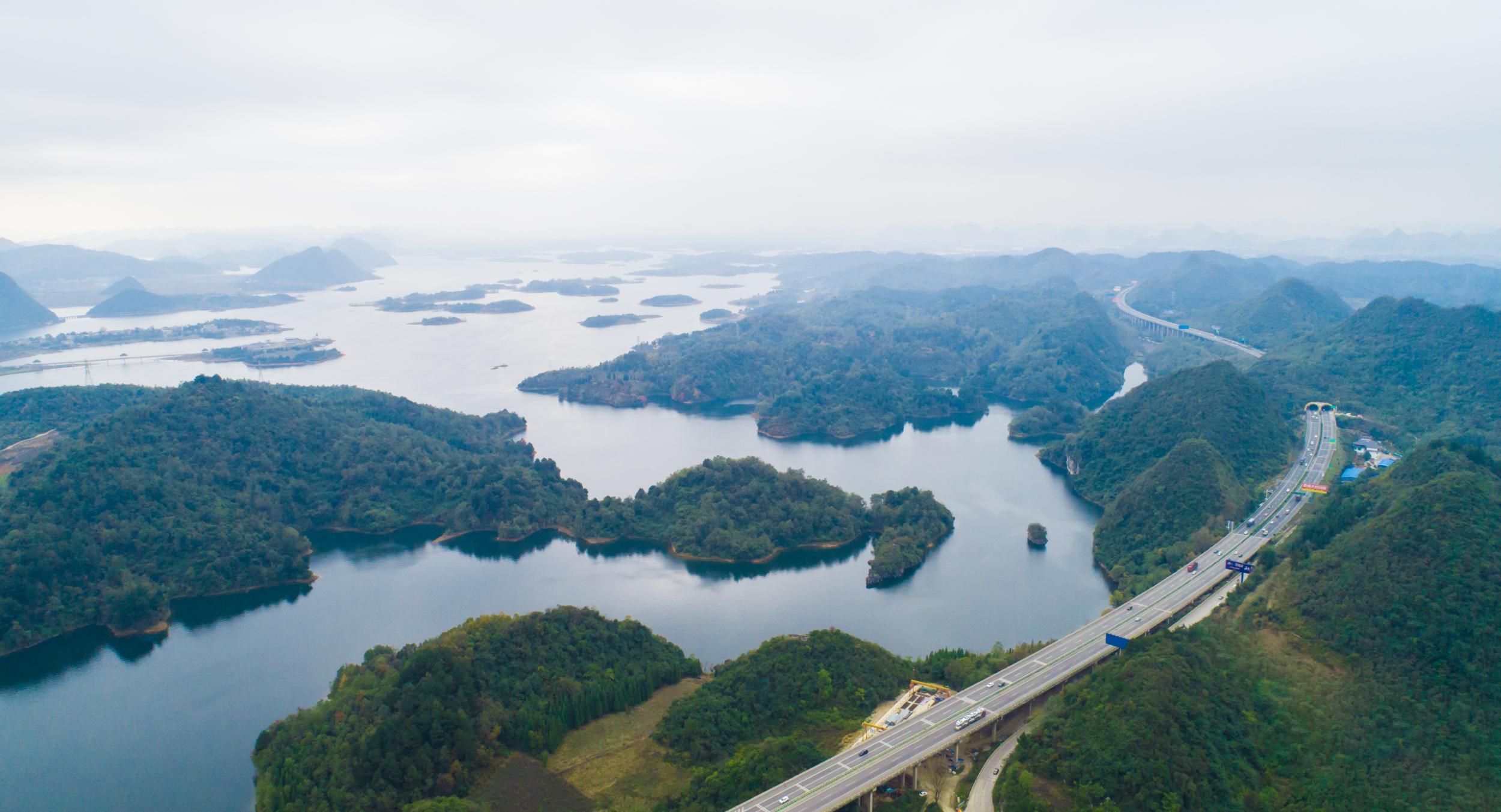 康养栖居·诗画金秋丨在金秋时节游多彩贵州，寻找最美风光大片(图2)