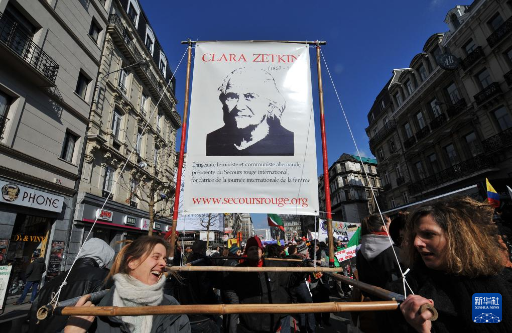 携手为人类命运共同体撑起辽远发展天空——写在全球妇女峰会即将在北京举行之际(图1) 携手为人类命运共同体撑起辽远发展天空——写在全球妇女峰会即将在北京举行之际(图1)