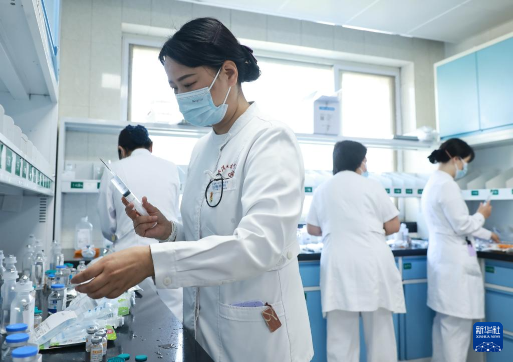 携手为人类命运共同体撑起辽远发展天空——写在全球妇女峰会即将在北京举行之际(图4) 携手为人类命运共同体撑起辽远发展天空——写在全球妇女峰会即将在北京举行之际(图4)