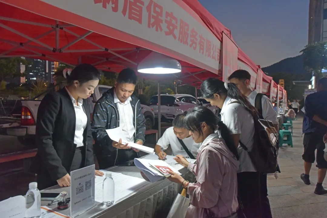 兴义：“夜市+招聘”新模式 解锁就业服务新场景(图4)