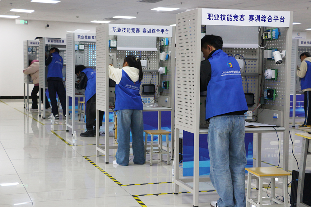 2025年贵州技能大赛暨第二届数字经济行业技术应用职业技能两赛项决赛在兴义开赛 李亚萍 代仙羚(图3)