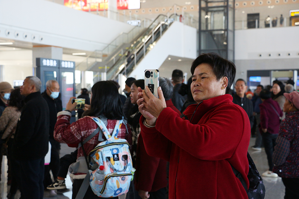 盘兴高铁开通运营 兴义市正式迈入高铁时代(图3)