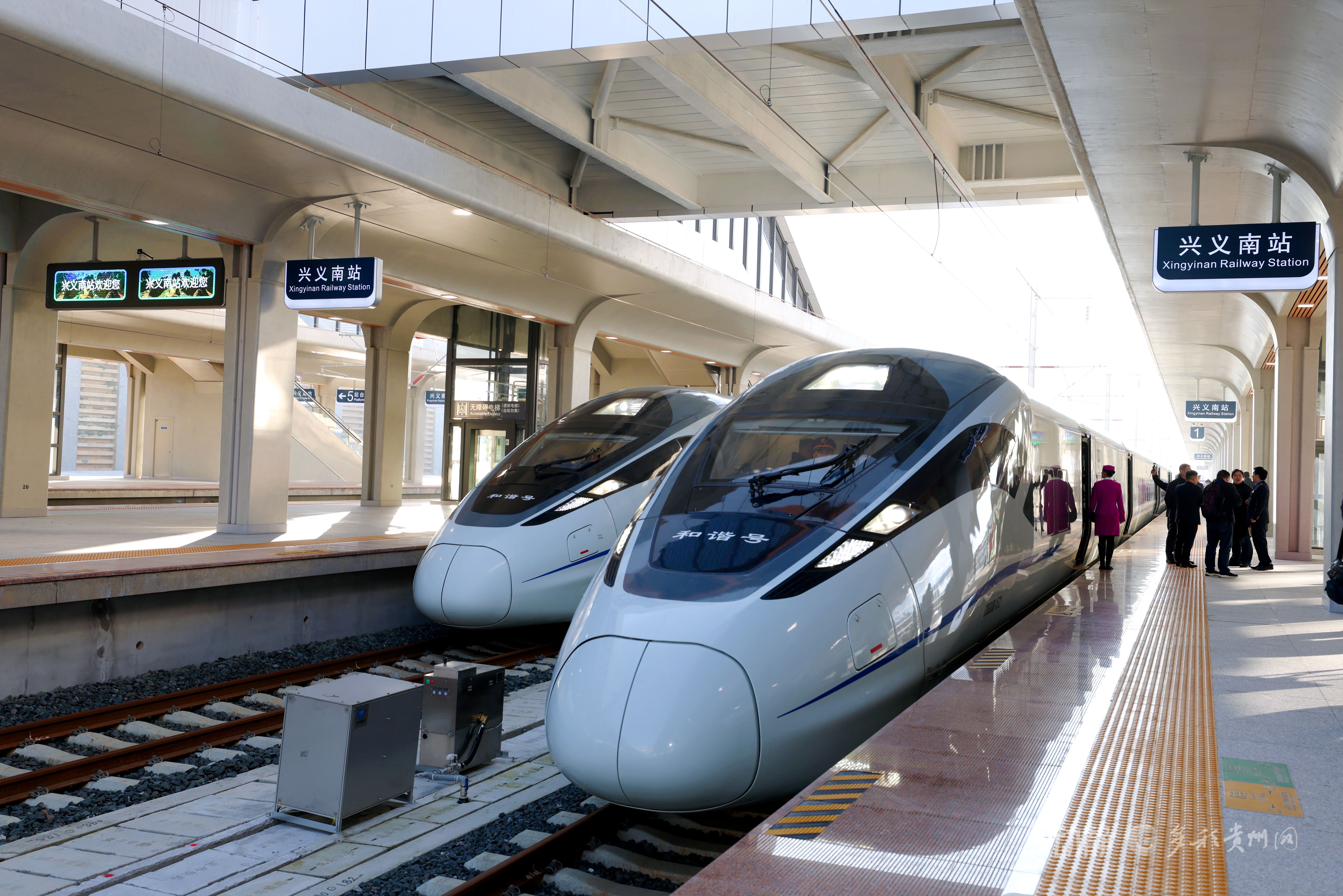 《山河间的思政课》登上盘兴高铁：中国式现代化的美丽诗行，我们见到了！(图2)