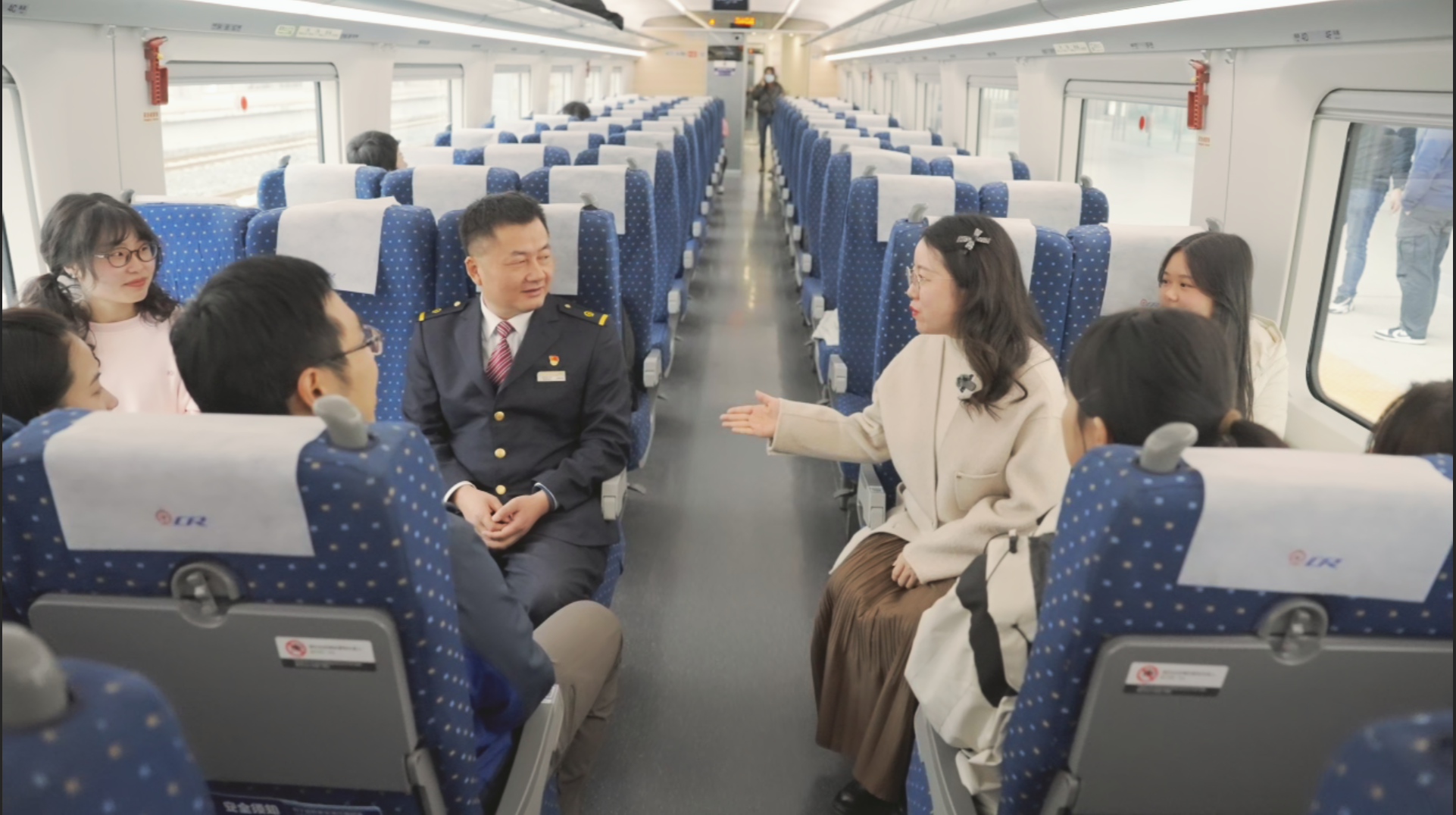 《山河间的思政课》登上盘兴高铁：中国式现代化的美丽诗行，我们见到了！(图4)