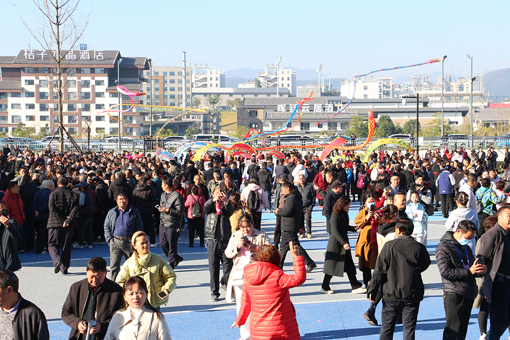 盘兴高铁开通 兴义及沿线群众畅享出行新便利(图1)