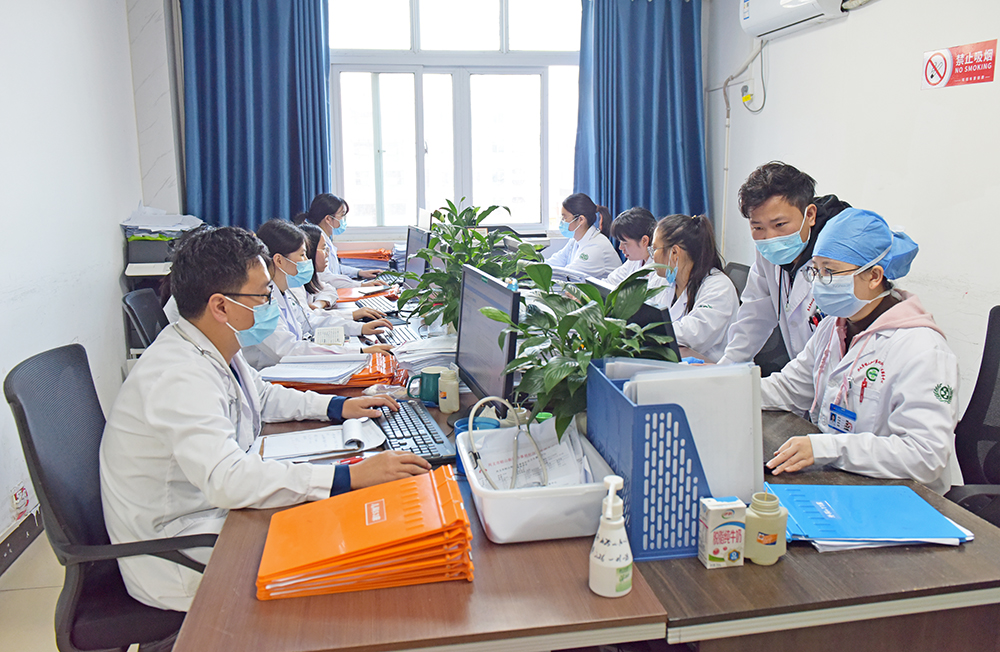 兴义：二级医院一级费用 市民享受家门口优质医疗服务(图5)