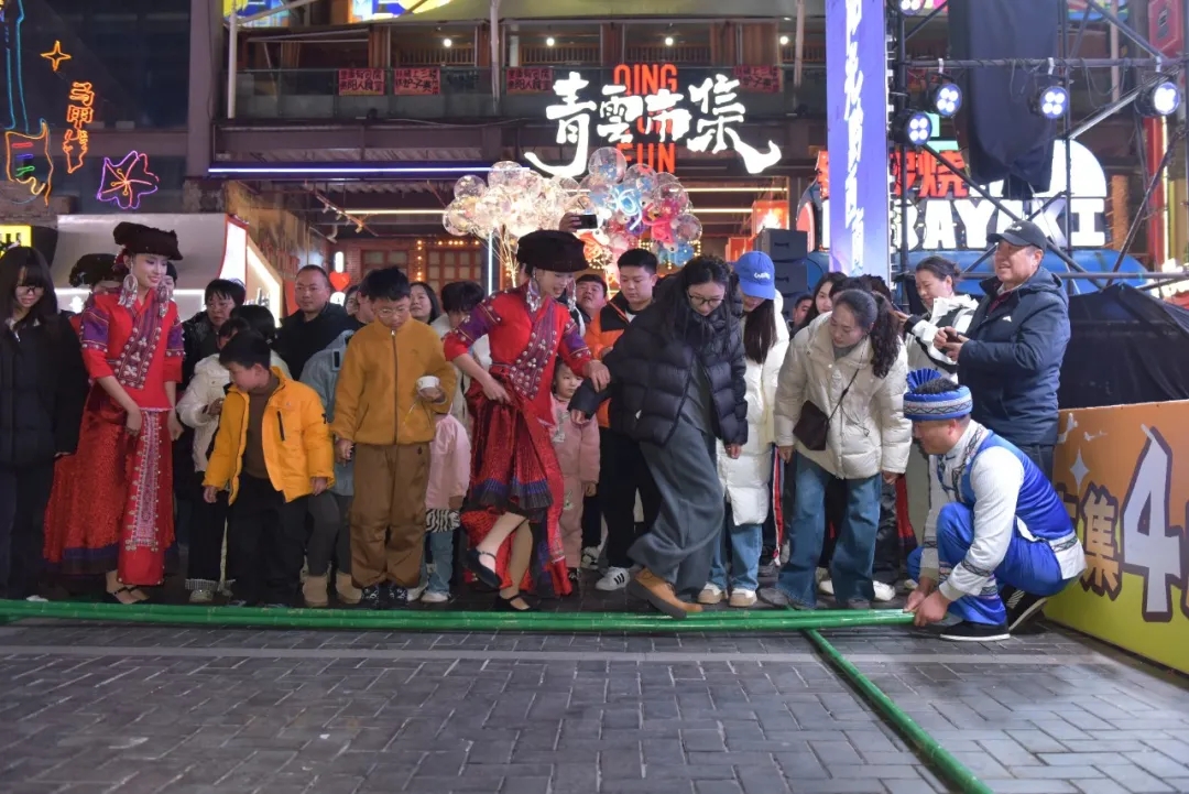 “周末哪里去·见山见水见兴义”黔西南暖冬游推介活动燃爆贵阳青云市集(图2)