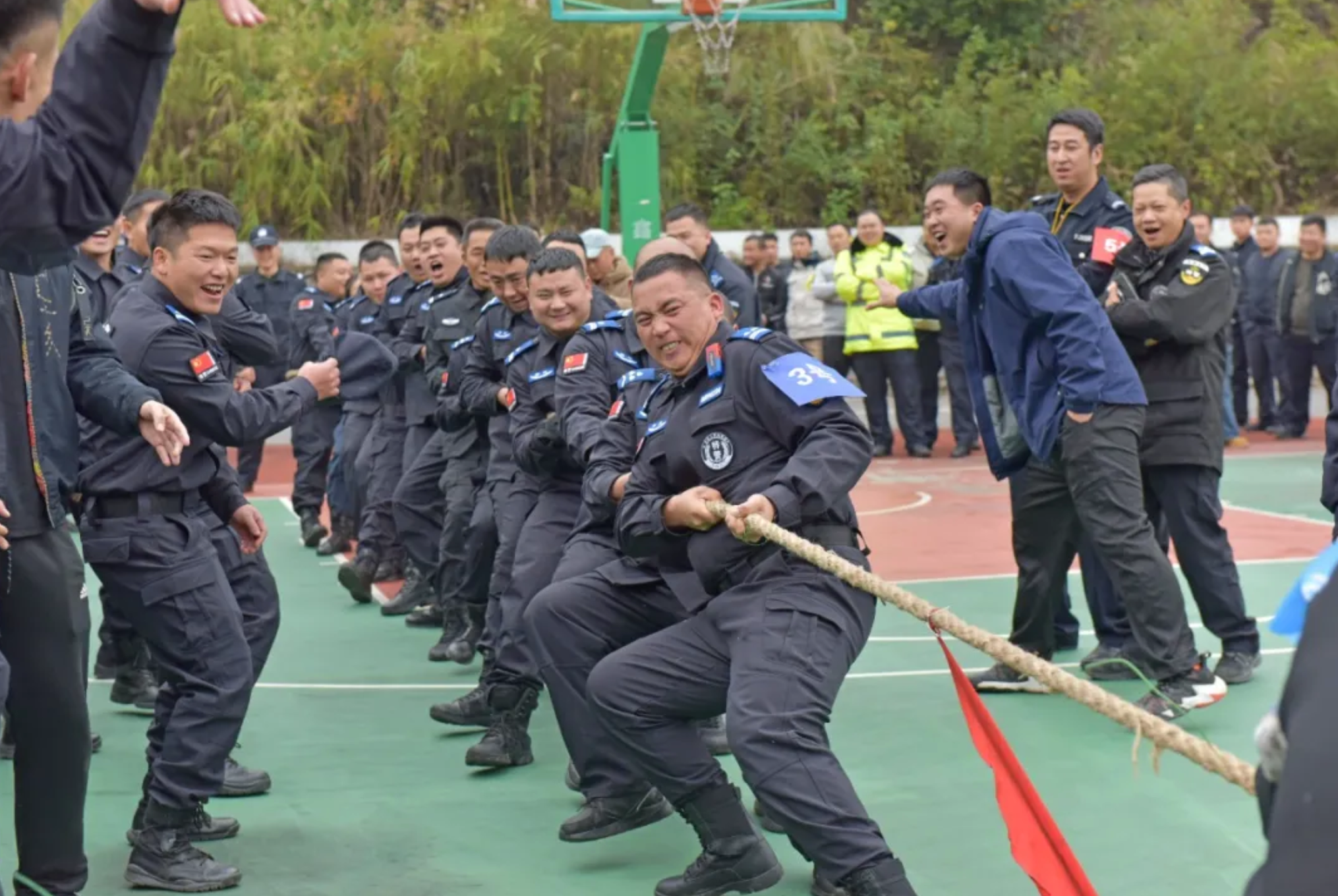 兴义：多样活动庆警察节 凝聚警心连民心(图2)