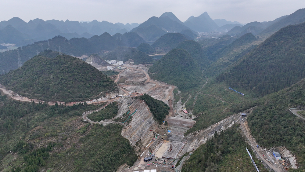 兴义市高卡水库：抢抓冬修“黄金期” 攻坚克难保进度(图1)