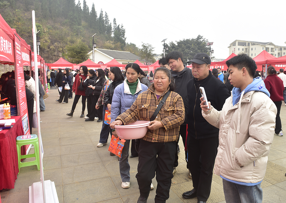 黔西南：“春风行动”送岗暖民心 精准服务促就业(图1)