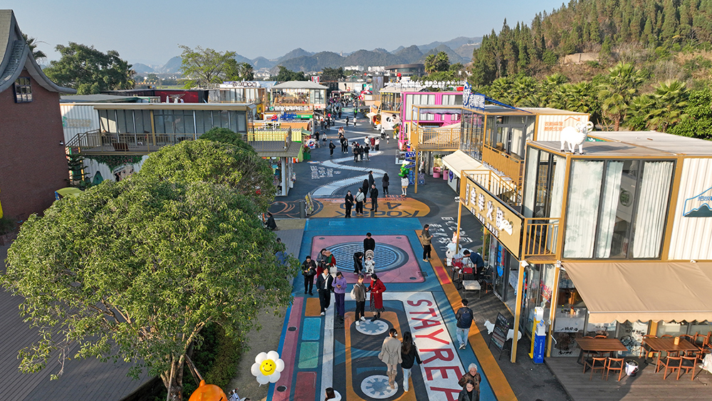 万峰林景区：观花海 逛集市 “暖冬游”持续火爆(图7)