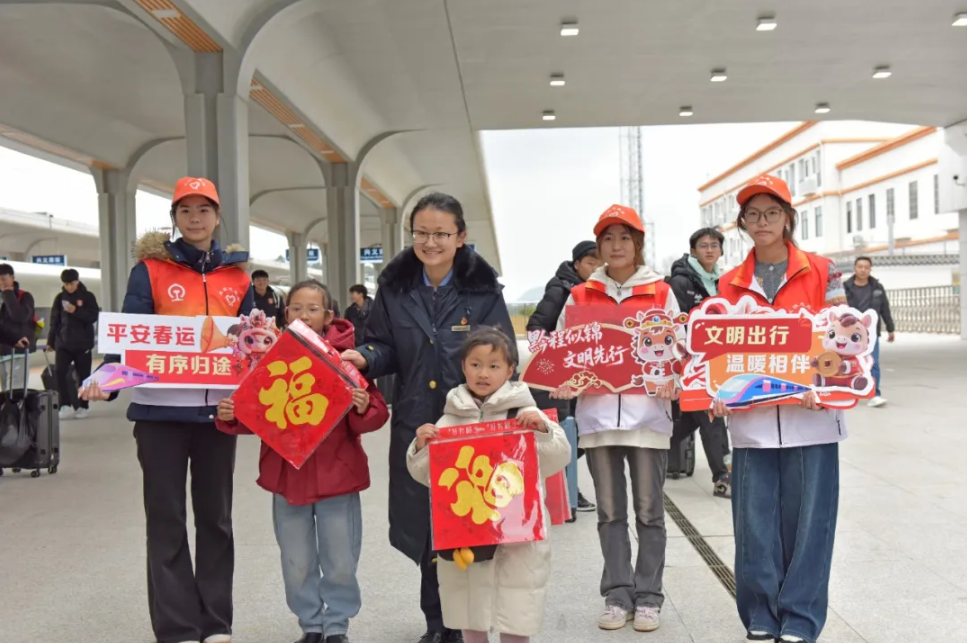 盘兴高铁迎来春运首秀 全方位护航旅客平安温馨归途(图4)