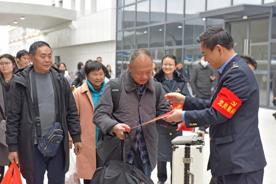 盘兴高铁迎来春运首秀 全方位护航旅客平安温馨归途(图5)