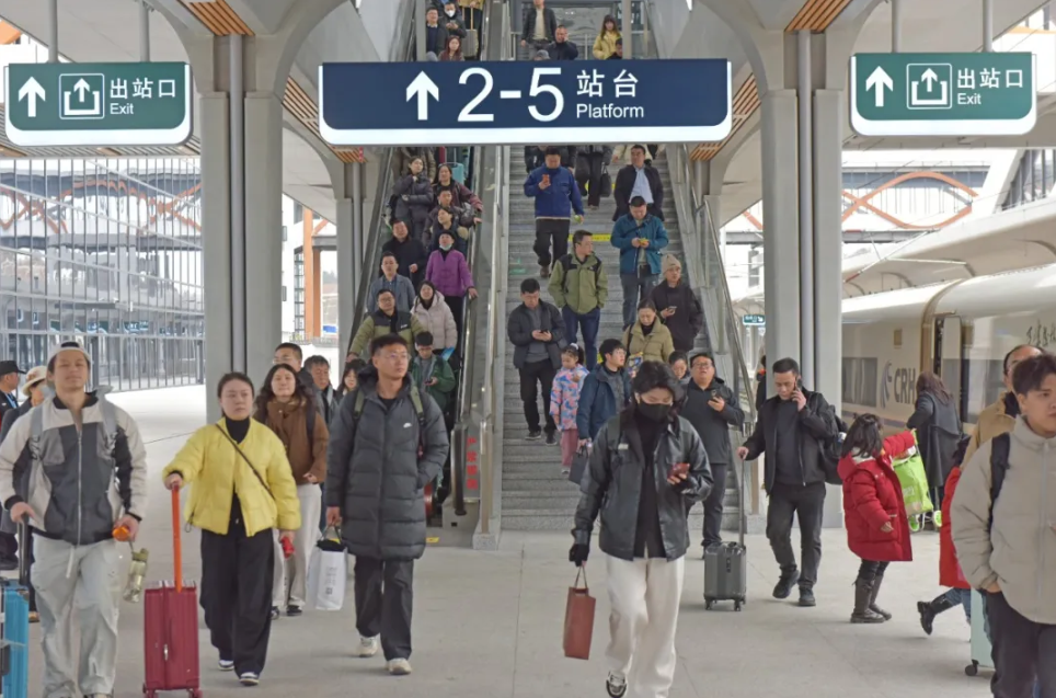 盘兴高铁迎来春运首秀 全方位护航旅客平安温馨归途(图7)
