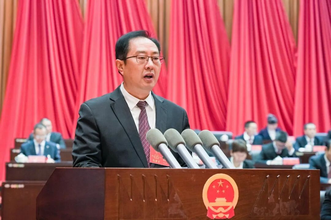 市九届人大六次会议举行第二次全体会议(图2)