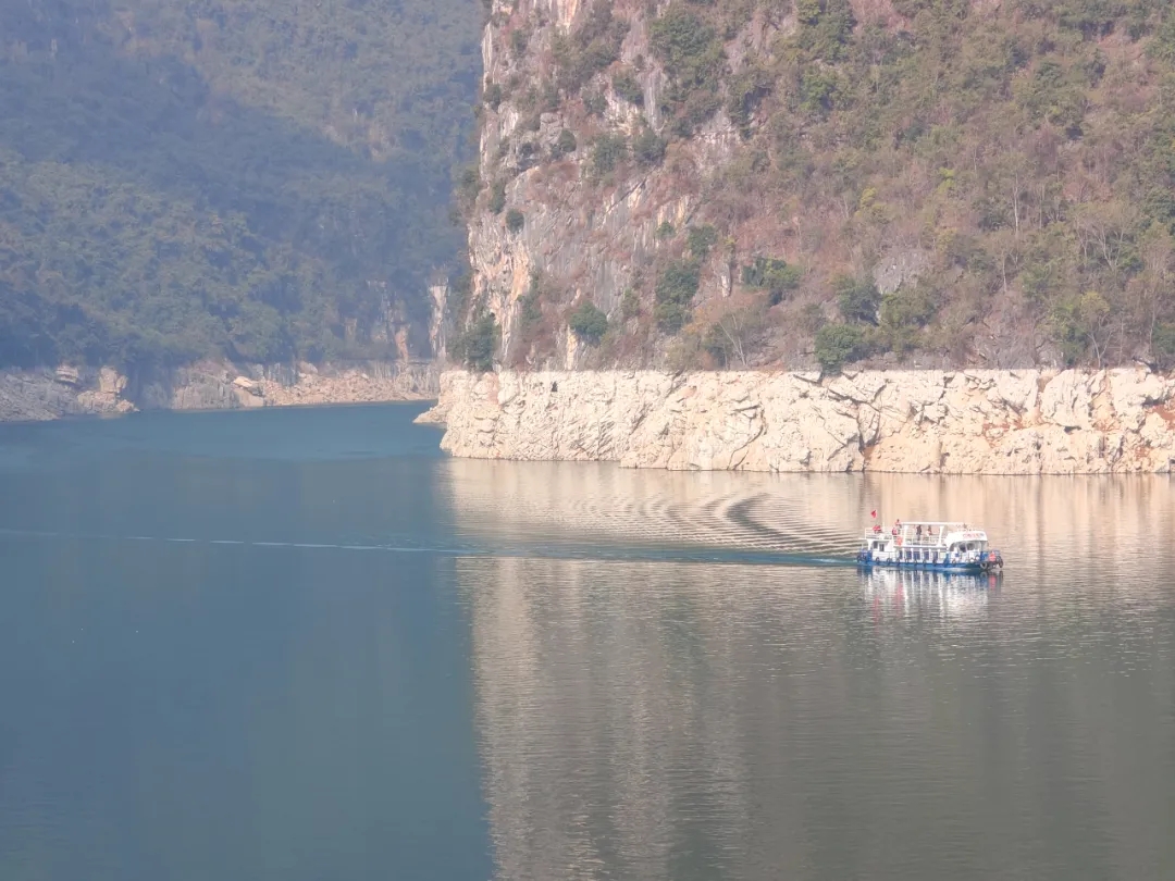 【网络中国节·春节】好山好水年味浓!兴义万峰湖成为游客向往的“诗和远方”(图4) 【网络中国节·春节】好山好水年味浓!兴义万峰湖成为游客向往的“诗和远方”(图4)