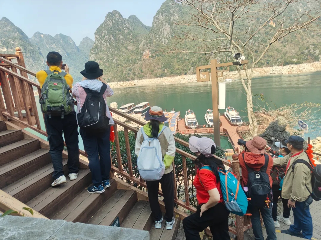 【网络中国节·春节】好山好水年味浓!兴义万峰湖成为游客向往的“诗和远方”(图7) 【网络中国节·春节】好山好水年味浓!兴义万峰湖成为游客向往的“诗和远方”(图7)