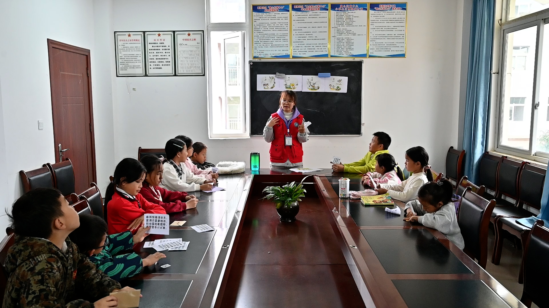 兴义:“志愿红”绘就文明底色 “青春绿”彰显时代担当(图6) 兴义:“志愿红”绘就文明底色 “青春绿”彰显时代担当(图6)