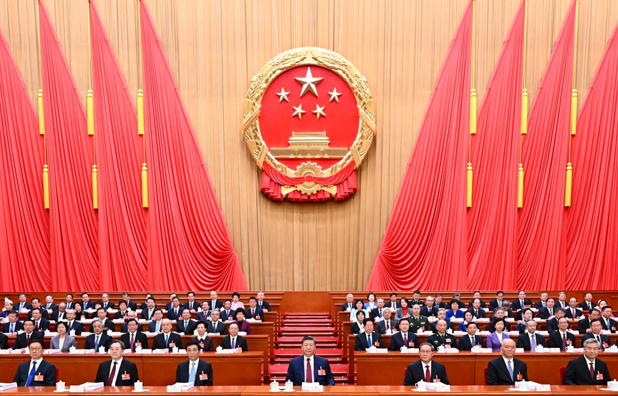 十四届全国人大四次会议在京开幕 习近平等在主席台就座(图1)