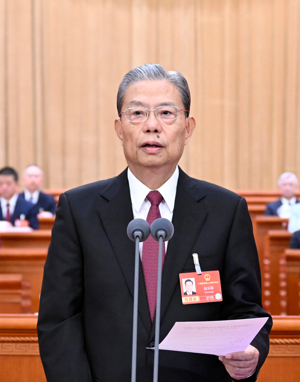 十四届全国人大四次会议在京开幕 习近平等在主席台就座(图3)
