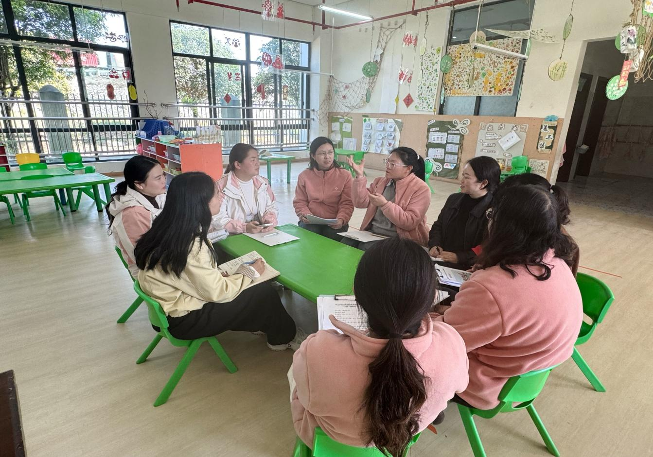 手球送教促交流 课题引领共成长——桔山滴水幼儿园到乌沙二幼开展送教入园活动(图2)