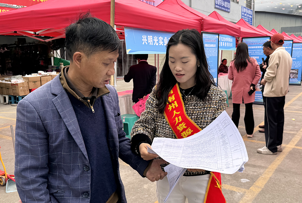 兴义市2026年“春风送岗”暨春暖农民工专场招聘会举行(图4)