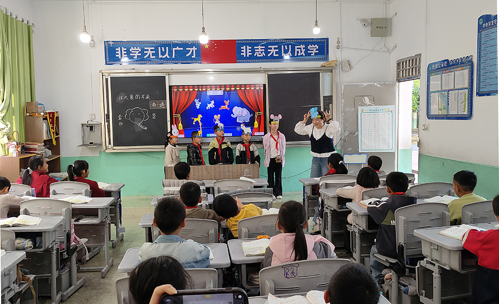洛万乡民族小学举行课题展示课活动(图1) 洛万乡民族小学举行课题展示课活动(图1)