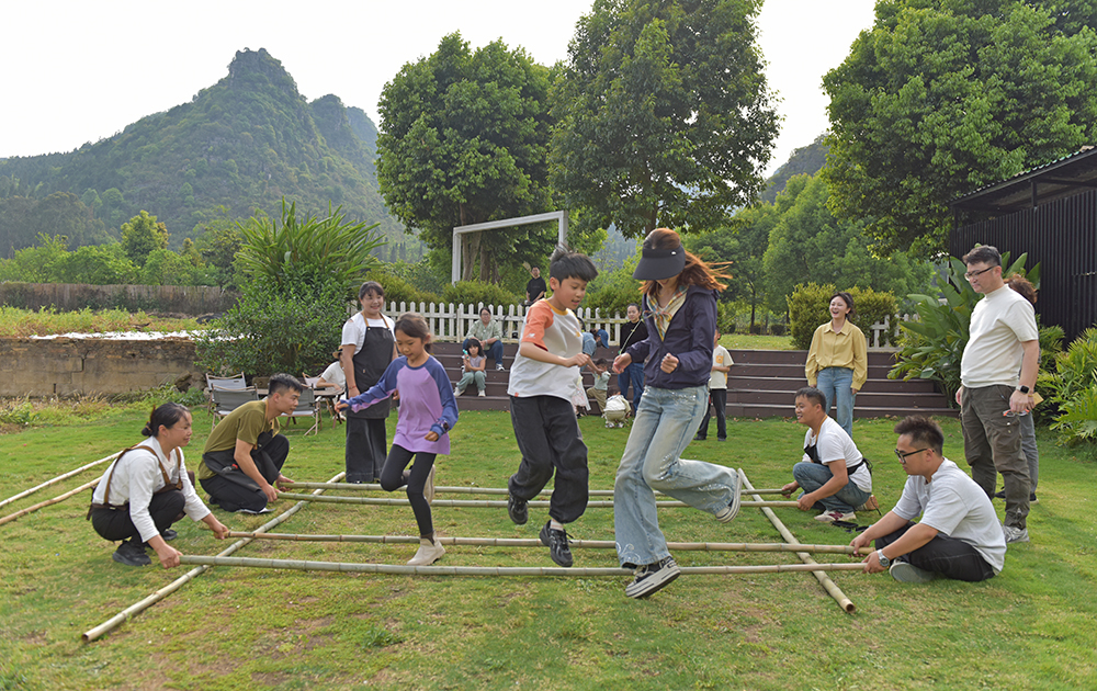春假+清明小长假 兴义万峰林民宿多元体验成热门(图2)
